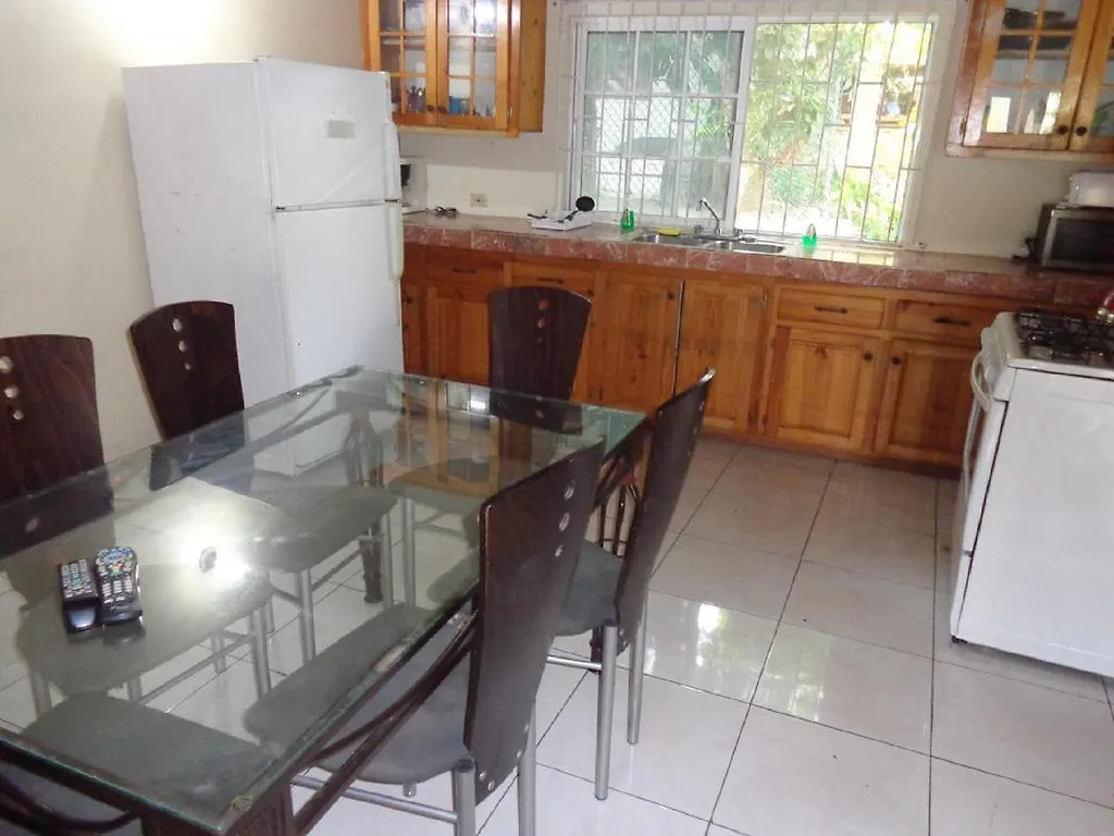 Bethel Court Guesthouse Montego Bay 2*,  Jamaica